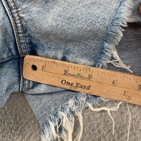 AE77 Distressed High Rise Denim Shorts Women’s Size 26 Frayed Hem Light Wash - Picture 7 of 12